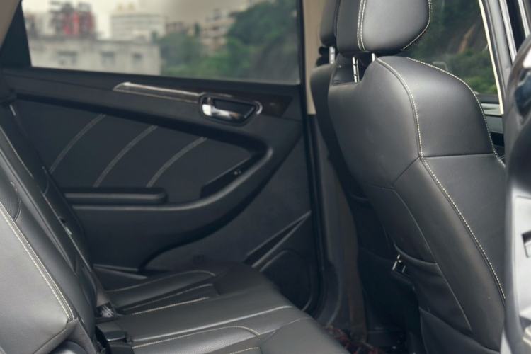 Used Dongfeng Fengon 580 2020 1.5T Manual Luxury Version Interior 5