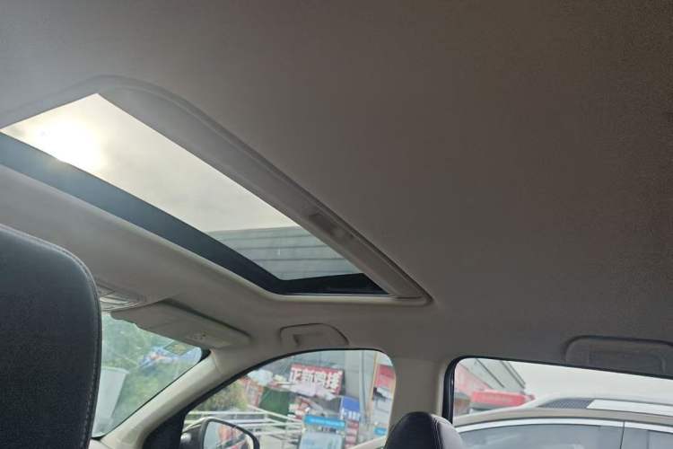 Used Dongfeng Fengon 580 2020 1.5T CVT Luxury Edition Interior 6