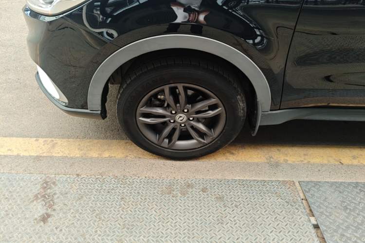Used Dongfeng Fengon 580 2020 1.5T Manual Luxury Version Left Front Wheel Hub
