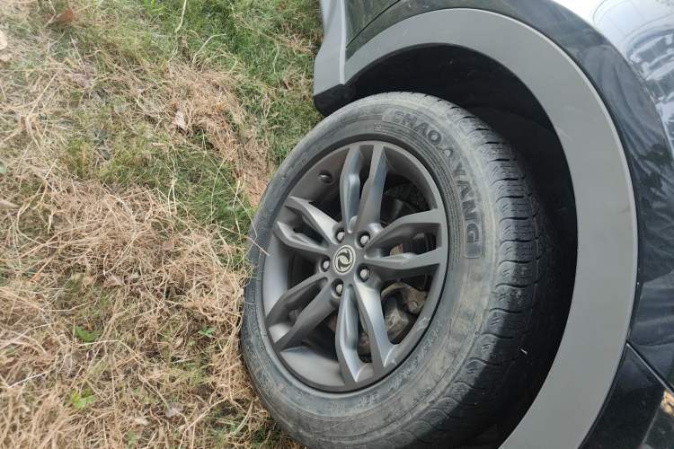 Used Dongfeng Fengon 580 2020 1.5T Manual Luxury Version Right Front Wheel Hub