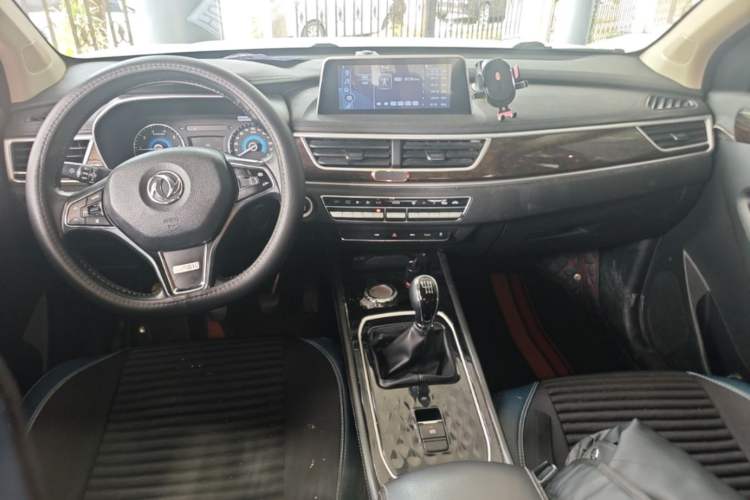 Used Dongfeng Fengon 580 2020 1.5T Manual Luxury Version Center Console
