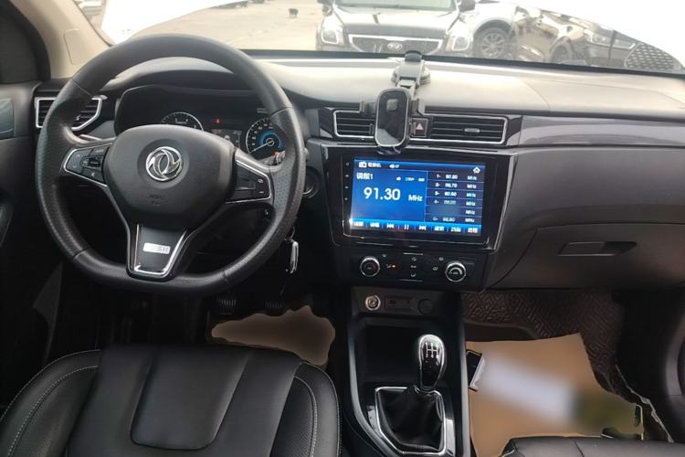 Used Dongfeng Fengon 580 2020 1.8L Manual Comfort Model Center Console