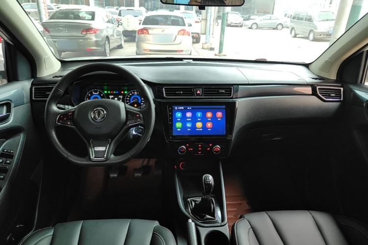 Used Dongfeng Fengon 580 2020 1.8L Manual Comfort Model Center Console
