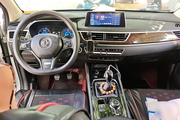 Used Dongfeng Fengon 580 2020 1.5T Manual Luxury Version Center Console