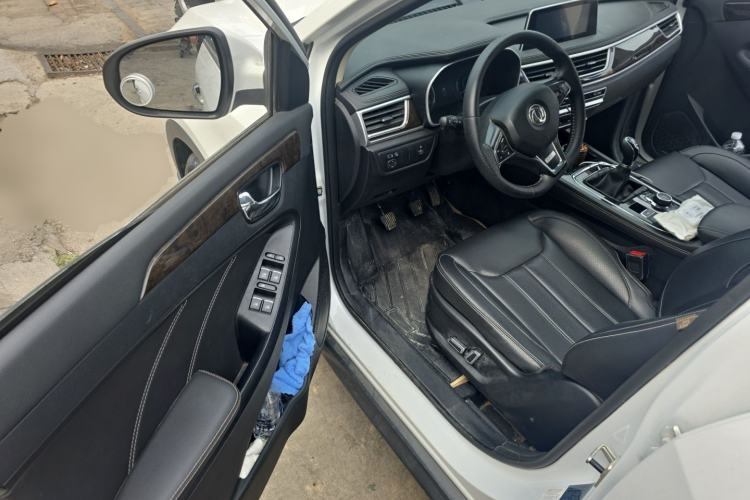 Used Dongfeng Fengon 580 2020 1.5T Manual Luxury Version Driver Seat
