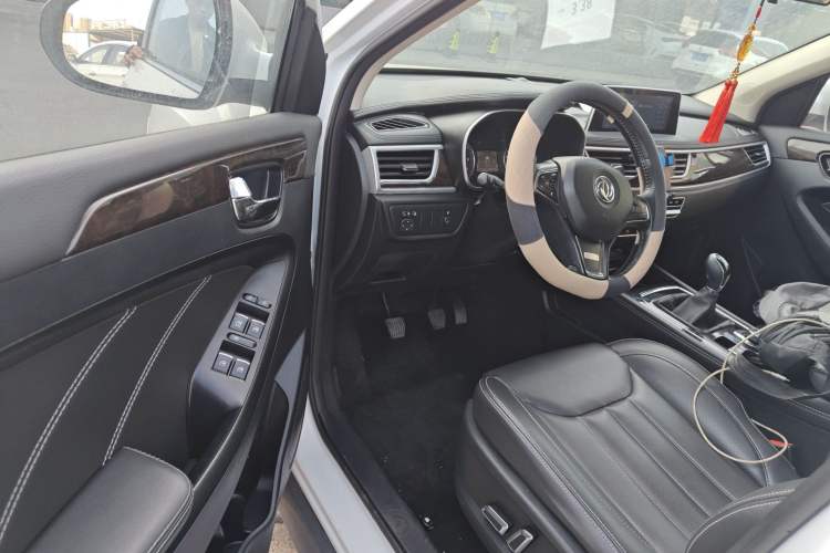 Used Dongfeng Fengon 580 2020 1.5T Manual Luxury Version Driver Seat
