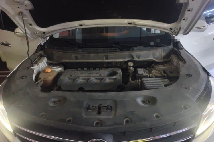 Used Dongfeng Fengon 580 2020 1.8L Manual Comfort Model Engine Bay