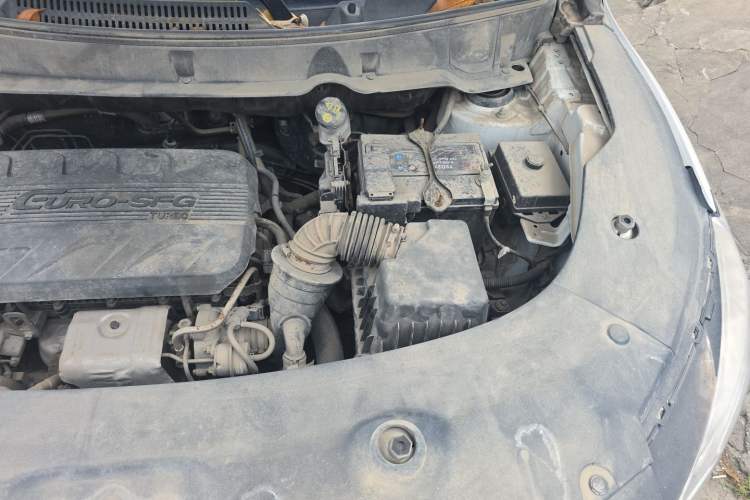 Used Dongfeng Fengon 580 2020 1.5T Manual Luxury Version Engine Bay Left