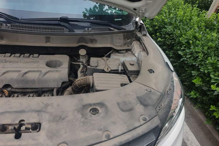 Used Dongfeng Fengon 580 2020 1.8L Manual Comfort Model Engine Bay Left