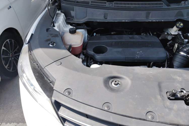 Used Dongfeng Fengon 580 2020 1.5T CVT Luxury Edition Engine Bay Right