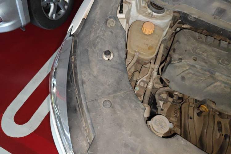Used Dongfeng Fengon 580 2020 1.8L Manual Comfort Model Engine Bay Right