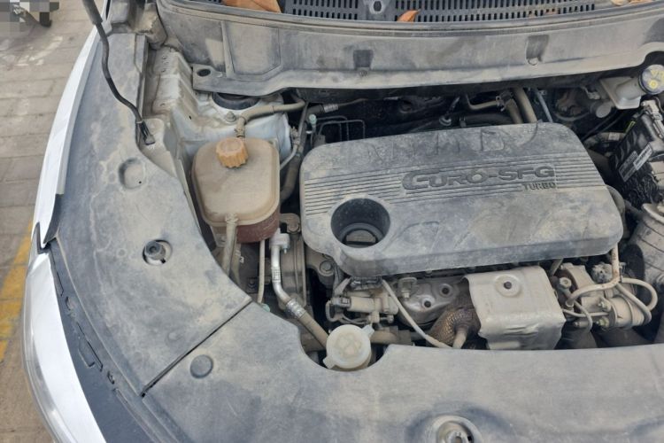 Used Dongfeng Fengon 580 2020 1.5T Manual Luxury Version Engine Bay Right