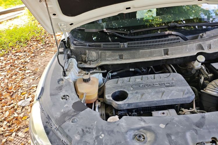 Used Dongfeng Fengon 580 2020 1.5T Manual Luxury Version Engine Bay Right