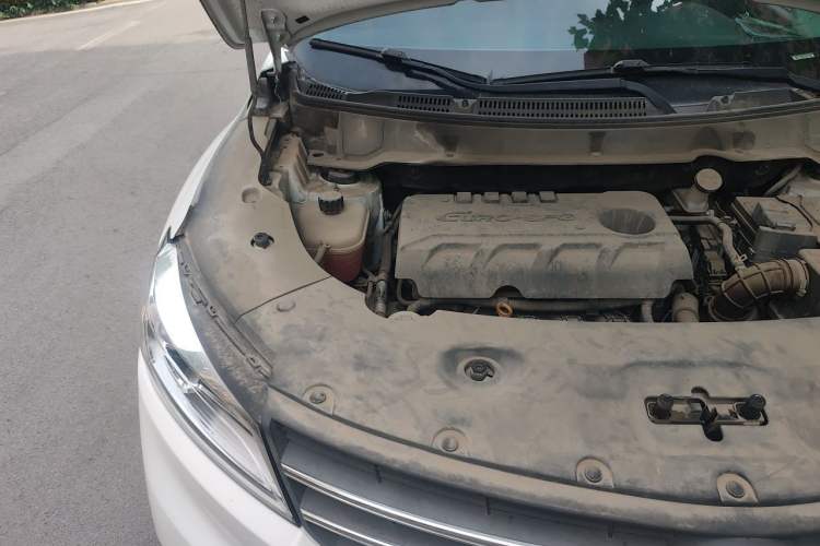 Used Dongfeng Fengon 580 2020 1.8L Manual Comfort Model Engine Bay Right