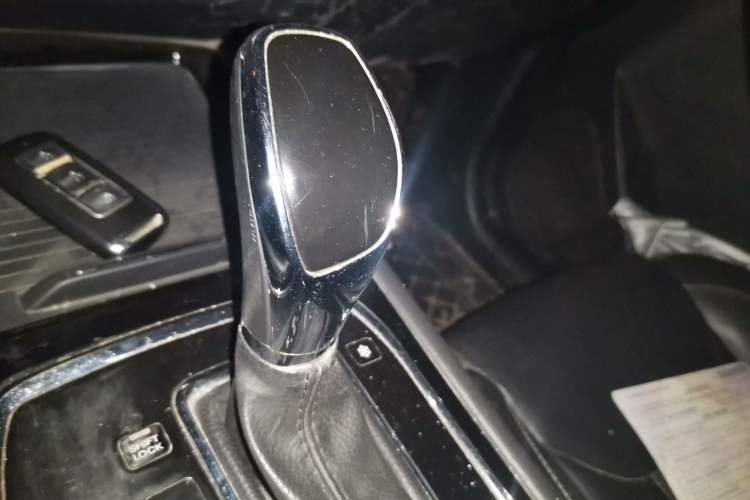 Used Dongfeng Fengon 580 2020 1.5T CVT Luxury Edition Gear Lever