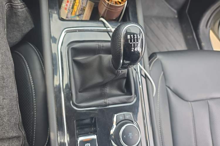 Used Dongfeng Fengon 580 2020 1.5T Manual Luxury Version Gear Lever