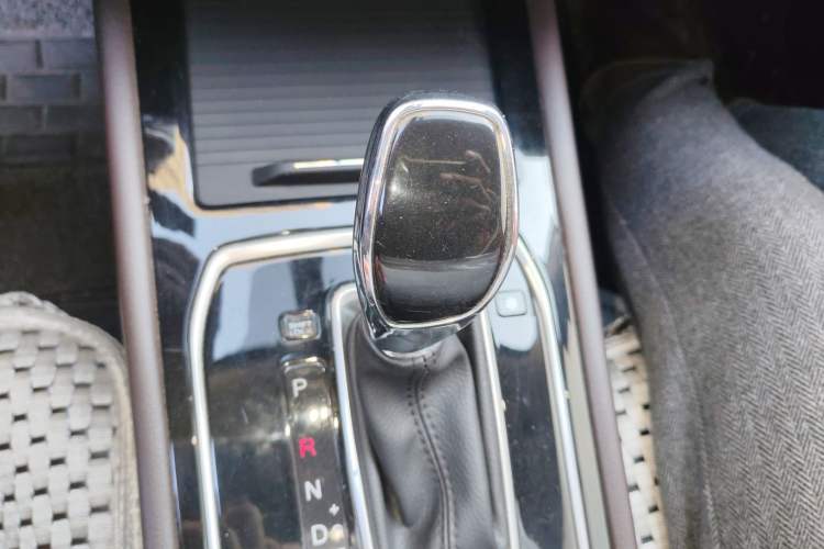 Used Dongfeng Fengon 580 2020 1.5T CVT Luxury Edition Gear Lever