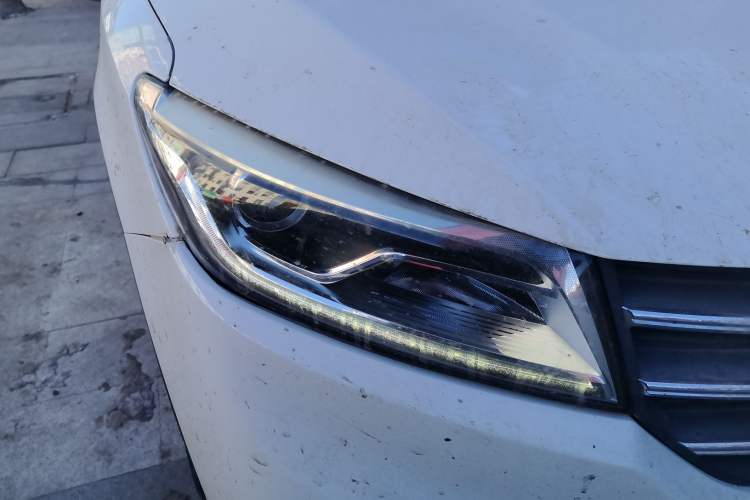 Used Dongfeng Fengon 580 2020 1.5T Manual Luxury Version Right Front Headlight