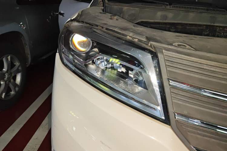 Used Dongfeng Fengon 580 2020 1.8L Manual Comfort Model Right Front Headlight