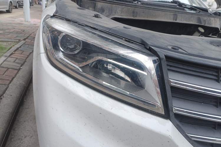 Used Dongfeng Fengon 580 2020 1.5T Manual Luxury Version Right Front Headlight