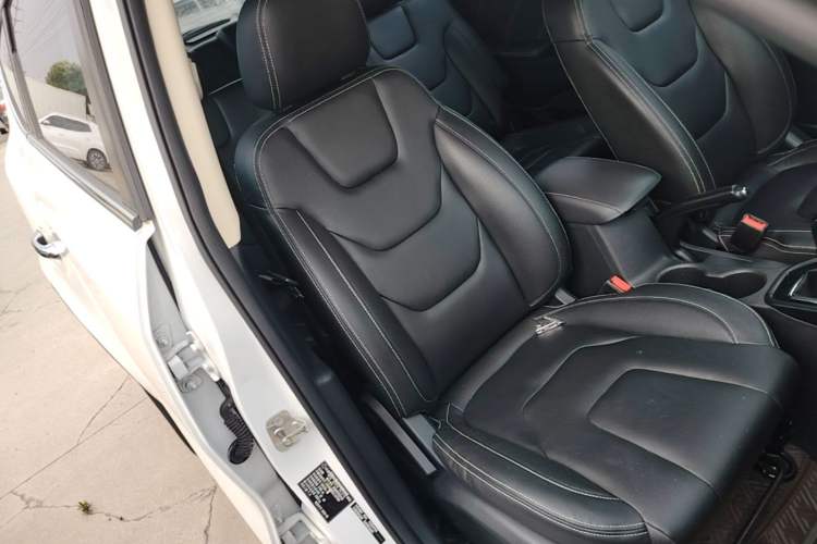 Used Dongfeng Fengon 580 2020 1.8L Manual Comfort Model Right Front Seat