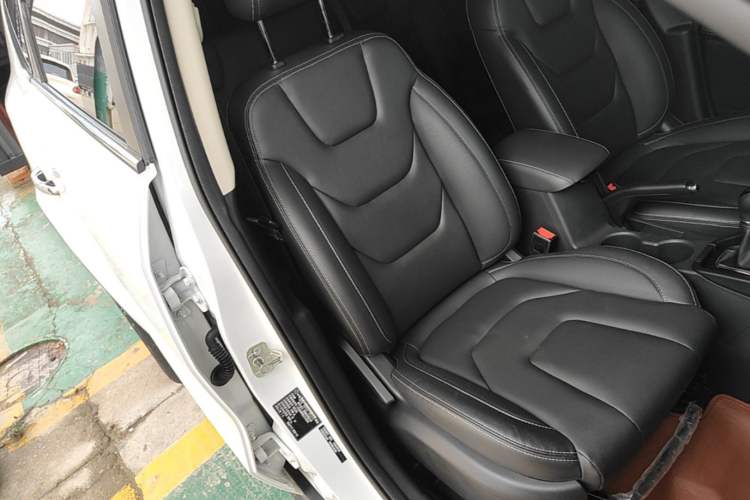 Used Dongfeng Fengon 580 2020 1.8L Manual Comfort Model Right Front Seat