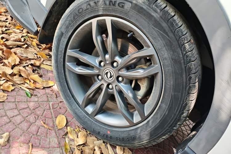 Used Dongfeng Fengon 580 2020 1.5T Manual Luxury Version Right Front Wheel Hub