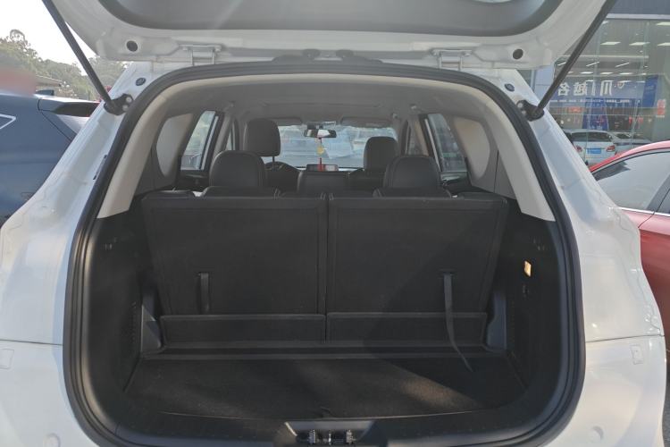 Used Dongfeng Fengon 580 2020 1.5T Manual Luxury Version Trunk