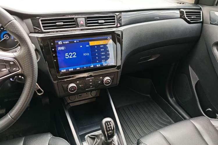 Used Dongfeng Fengon 580 2021 Revised ☆ Star Edition 1.8L Manual Elite Version Audio And AC Panel