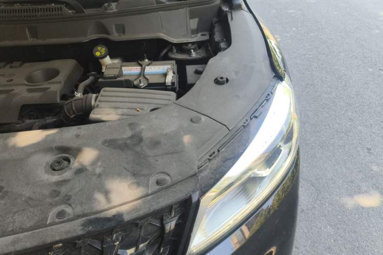 Used Dongfeng Fengon 580 2021 Revised ☆ Star Edition 1.8L Manual Elite Version Engine Bay Left