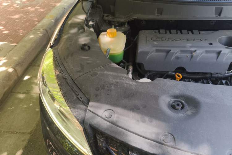 Used Dongfeng Fengon 580 2021 Revised ☆ Star Edition 1.8L Manual Elite Version Engine Bay Right