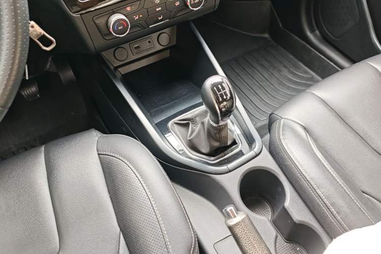 Used Dongfeng Fengon 580 2021 Revised ☆ Star Edition 1.8L Manual Elite Version Gear Lever