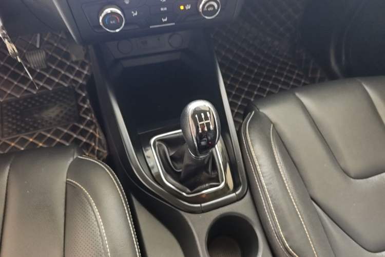 Used Dongfeng Fengon 580 2021 Revised ☆ Star Edition 1.8L Manual Elite Version Gear Lever