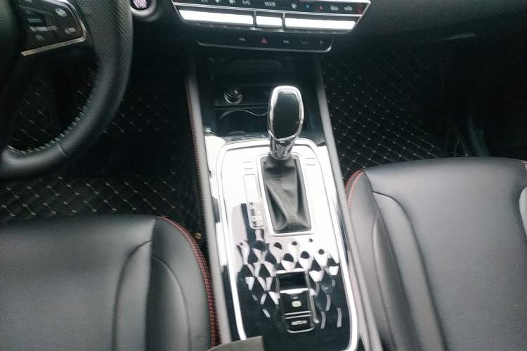 Used Dongfeng Fengon 580 2021 Revised ☆ Star Edition 1.5T Automatic Luxury Version Gear Lever