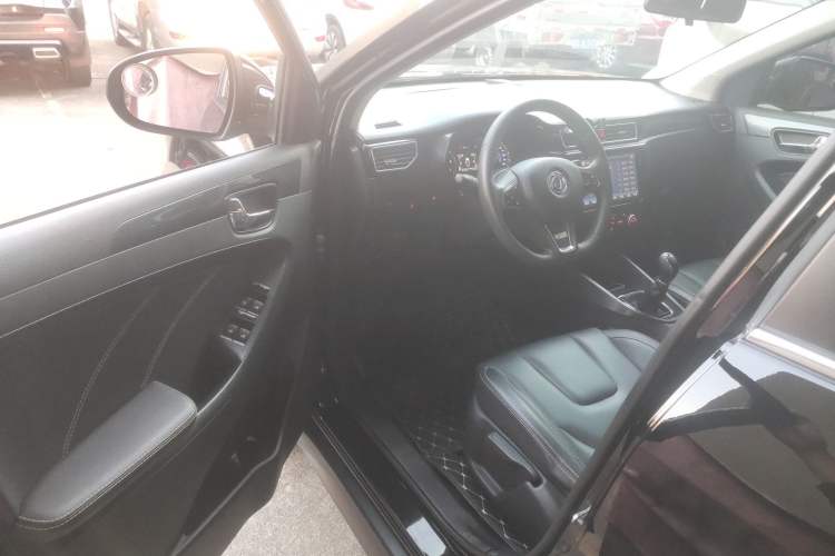 Used Dongfeng Fengon 580 2021 Revised ☆ Star Edition 1.8L Manual Elite Version Interior 3