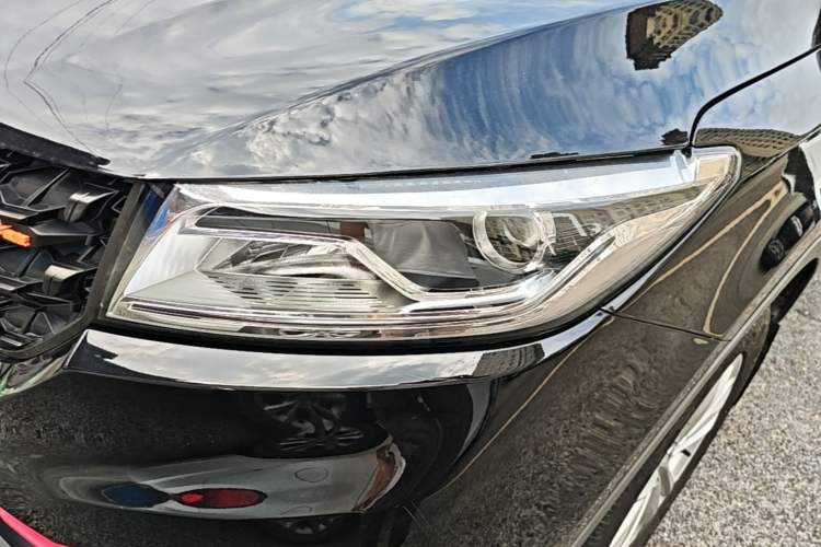 Used Dongfeng Fengon 580 2021 Revised ☆ Star Edition 1.8L Manual Elite Version Left Front Headlight