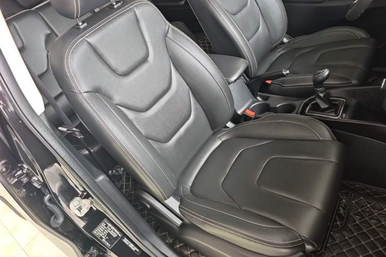 Used Dongfeng Fengon 580 2021 Revised ☆ Star Edition 1.8L Manual Elite Version Right Front Seat