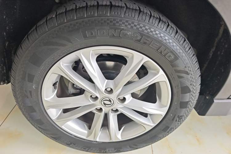 Used Dongfeng Fengon 580 2021 Revised ☆ Star Edition 1.8L Manual Elite Version Right Rear Wheel Hub