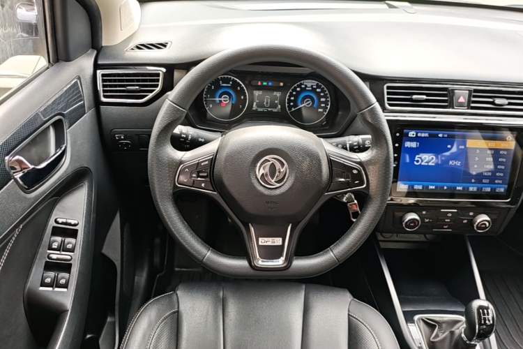 Used Dongfeng Fengon 580 2021 Revised ☆ Star Edition 1.8L Manual Elite Version Steering Wheel