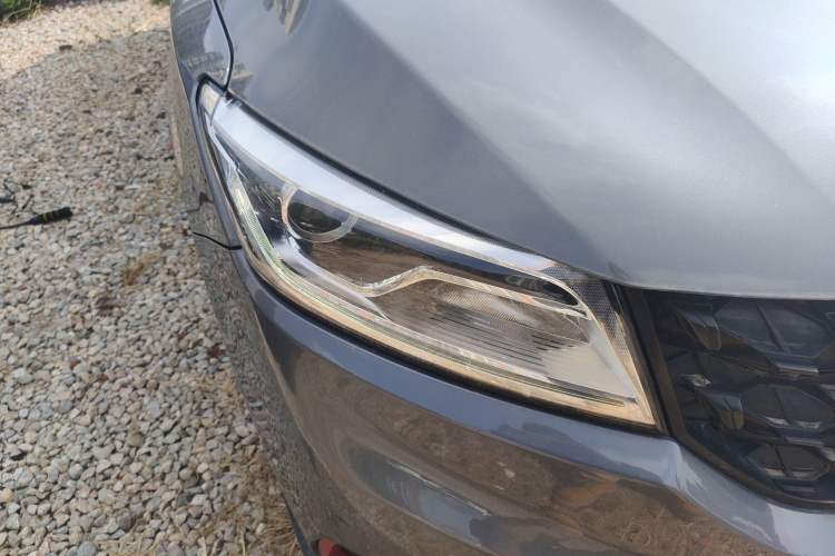 Used Dongfeng Fengon 580 2021 Revised ☆ Star Edition 1.5T Manual Luxury Version Right Front Headlight