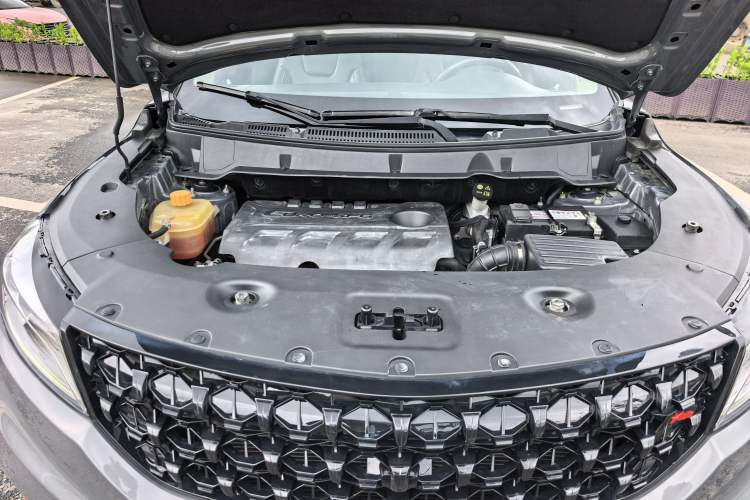 Used Dongfeng Fengon 580 2021 Revised ☆ Star Edition 1.8L Manual Elite Version Engine Bay