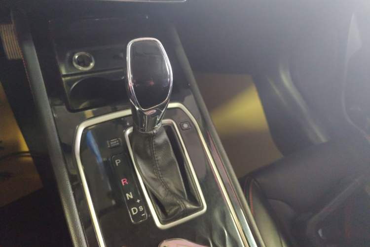 Used Dongfeng Fengon 580 2021 Revised ☆ Star Edition 1.5T Automatic Luxury Version Gear Lever