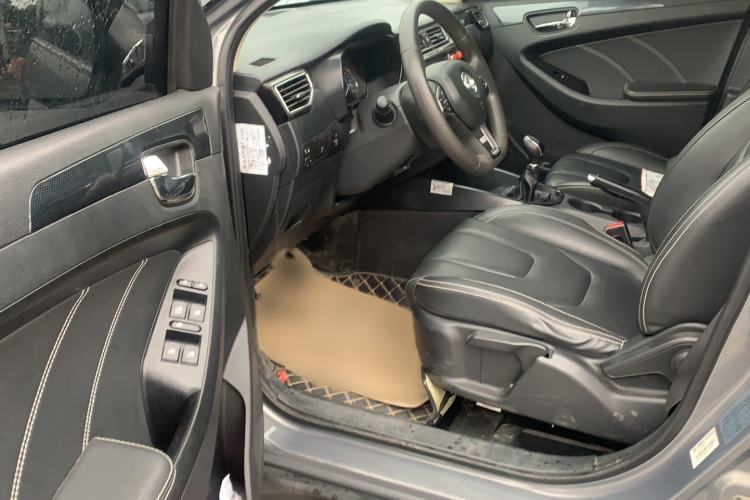 Used Dongfeng Fengon 580 2021 Revised ☆ Star Edition 1.8L Manual Elite Version Interior 2