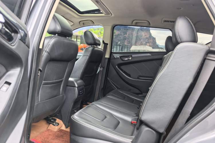 Used Dongfeng Fengon 580 2021 Revised ☆ Star Edition 1.8L Manual Elite Version Interior 4