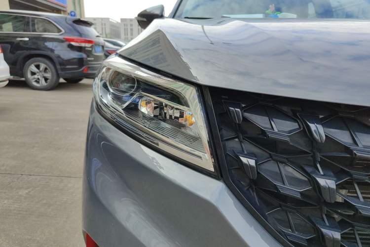 Used Dongfeng Fengon 580 2021 ☆ Star Edition 1.5T Automatic Luxury Version Right Front Headlight