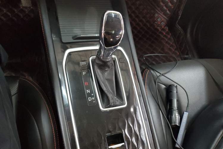 Used Dongfeng Fengon 580 2021 Revised ☆ Star Edition 1.5T Automatic Luxury Version Gear Lever