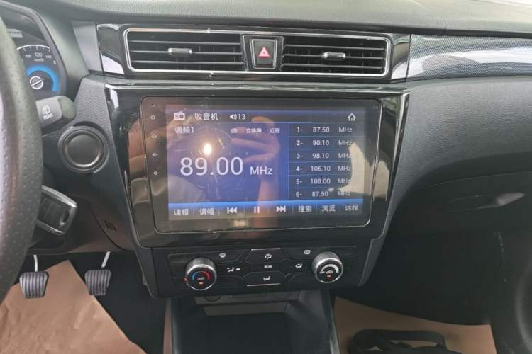 Used Dongfeng Fengon 580 2021 Revised ☆ Star Edition 1.8L Manual Elite Version Audio And AC Panel