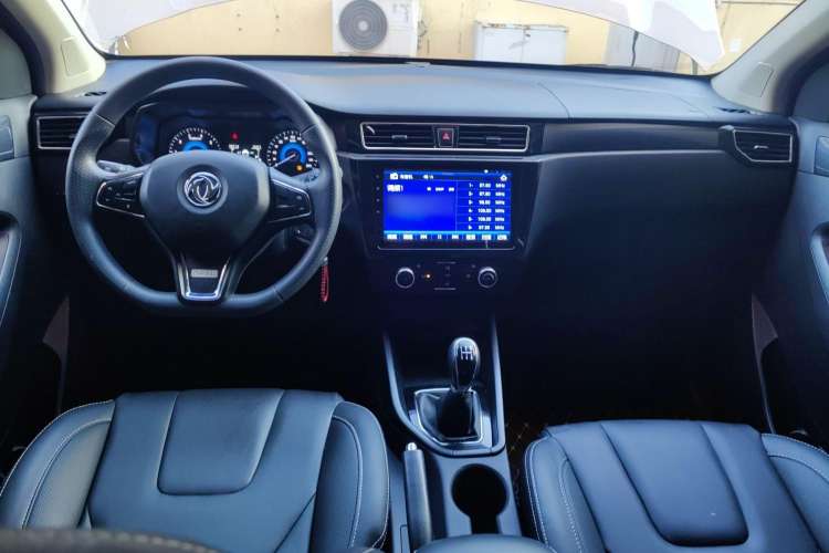 Used Dongfeng Fengon 580 2021 Revised ☆ Star Edition 1.8L Manual Elite Version Center Console