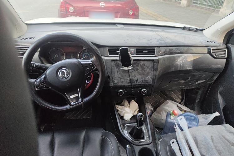 Used Dongfeng Fengon 580 2021 ☆ Star Edition 1.8L Manual Elite Version Center Console