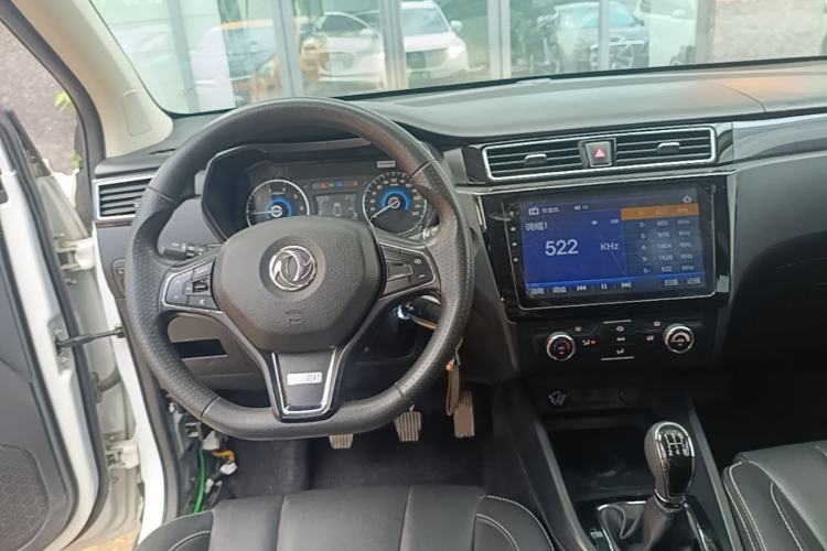 Used Dongfeng Fengon 580 2021 Revised ☆ Star Edition 1.8L Manual Elite Version Center Console